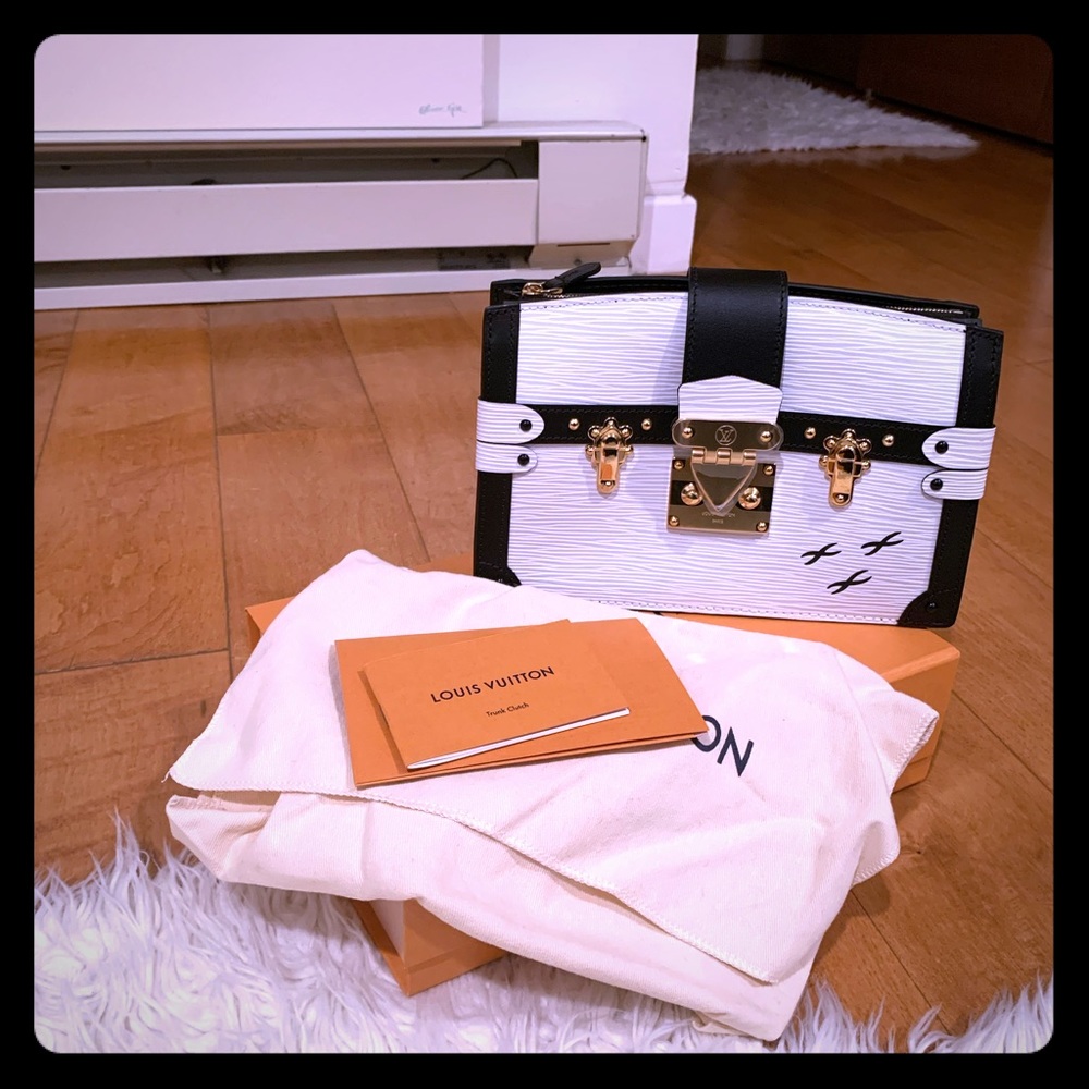 BRAND NEWLV soft trunk clutch in white EPI leather